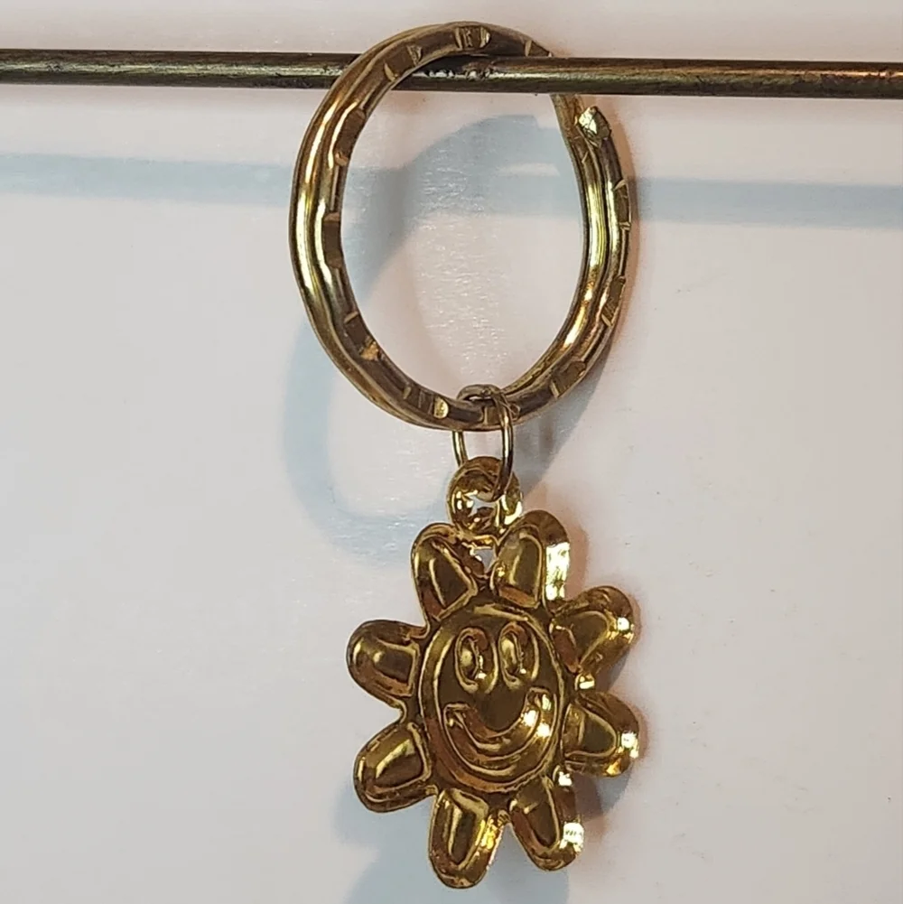 2” Unbranded Smiley Face Pink and Blue Flower Keychain
